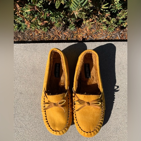 Ashley Blue Slippers 🙂🌝💫💛🧡💛🧡 - Picture 2 of 3